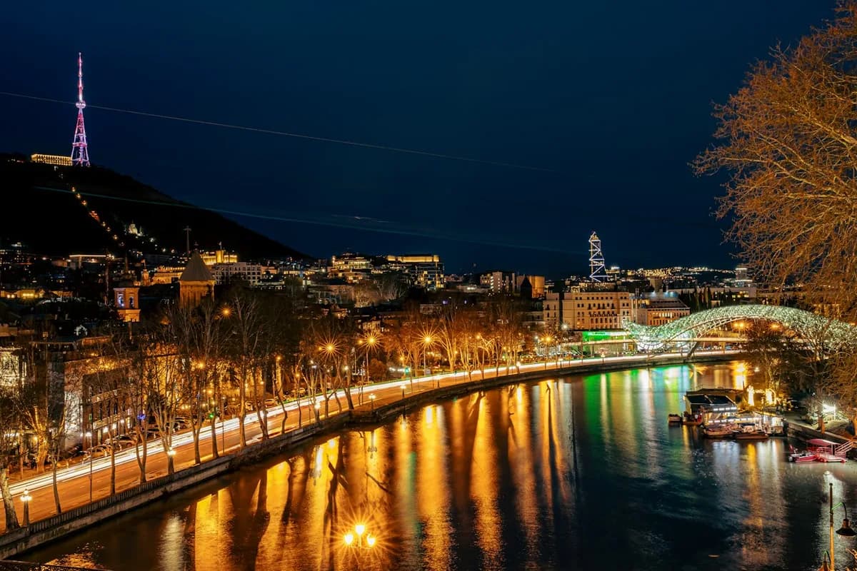 Private transfer from Tbilisi to Shota Rustaveli airport
